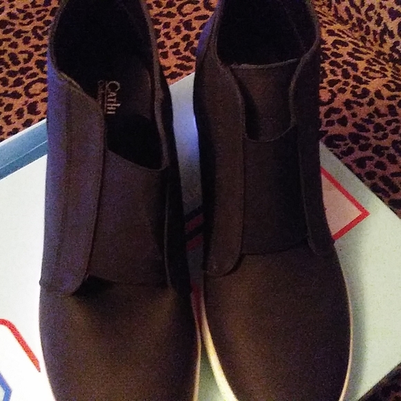 Sneaker Shoe - Picture 4 of 6